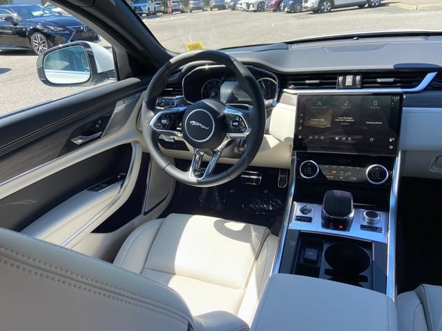 Used 2023 Jaguar XF R-Dynamic SE AWD/4WD image 13
