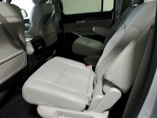 Used 2024 Jeep Wagoneer Series III w/ Premium Group I AWD/4WD image 10