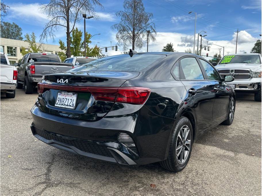 Used 2024 Kia Forte LXS image 8