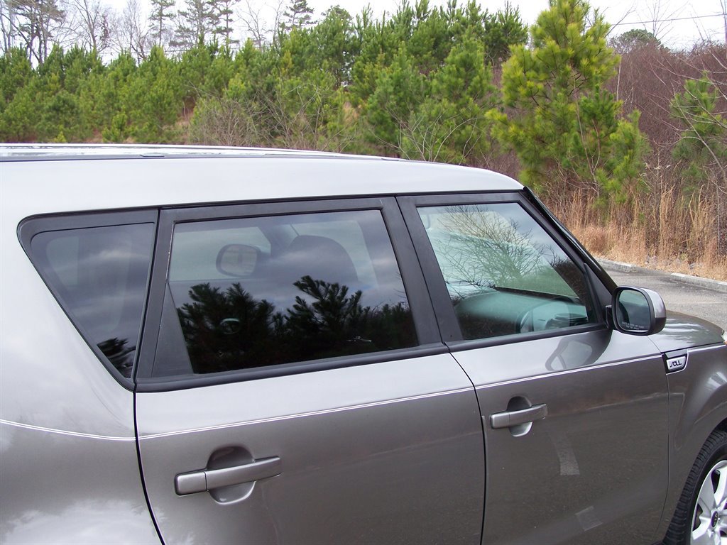 Used 2019 Kia Soul FWD image 25