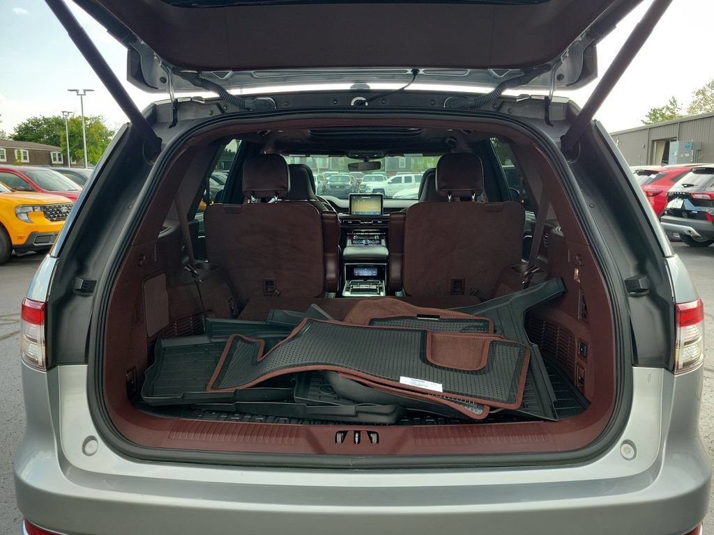 Certified 2022 Lincoln Aviator Black Label w/ Class IV Trailer Tow Package AWD/4WD image 10
