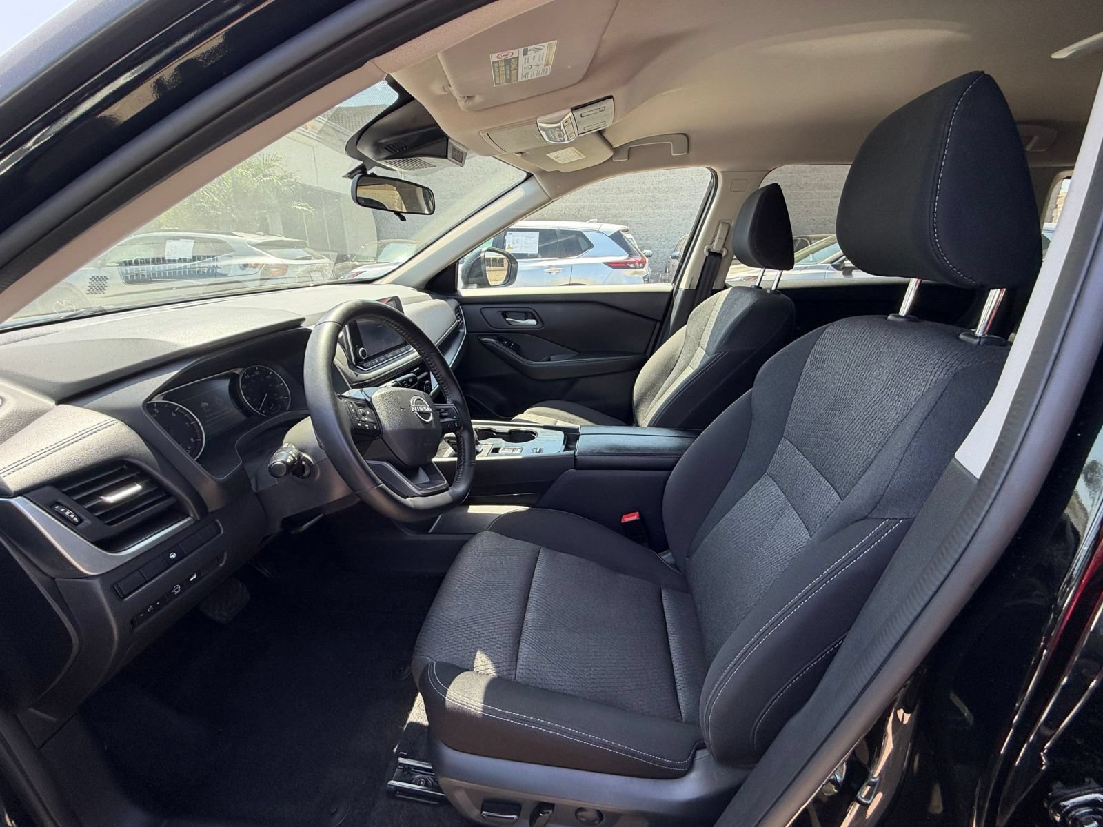 Used 2025 Nissan Rogue SV FWD image 29