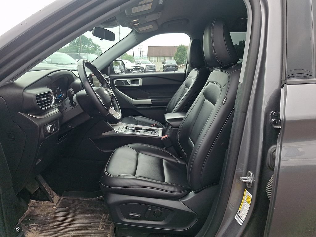 Used 2022 Ford Explorer XLT w/ Equipment Group 202A AWD/4WD image 15