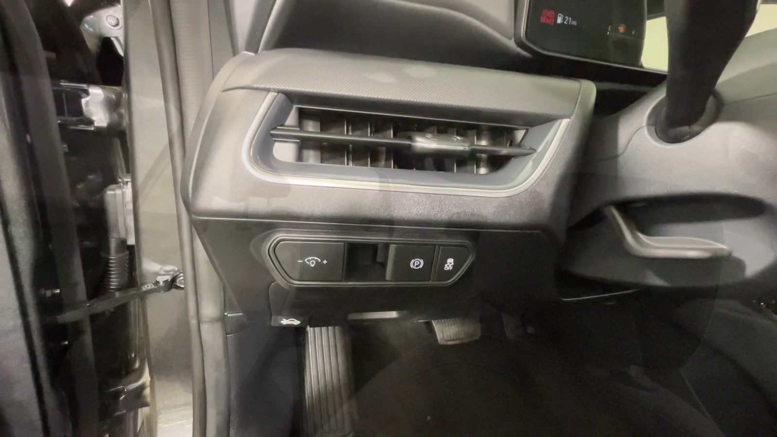 Used 2025 Kia K4 EX FWD image 31
