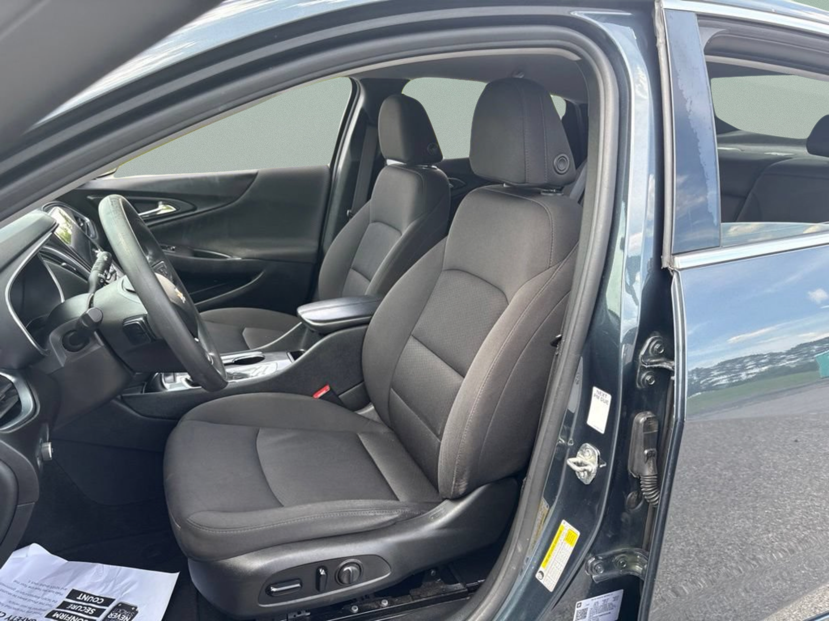 Used 2021 Chevrolet Malibu LT FWD image 19
