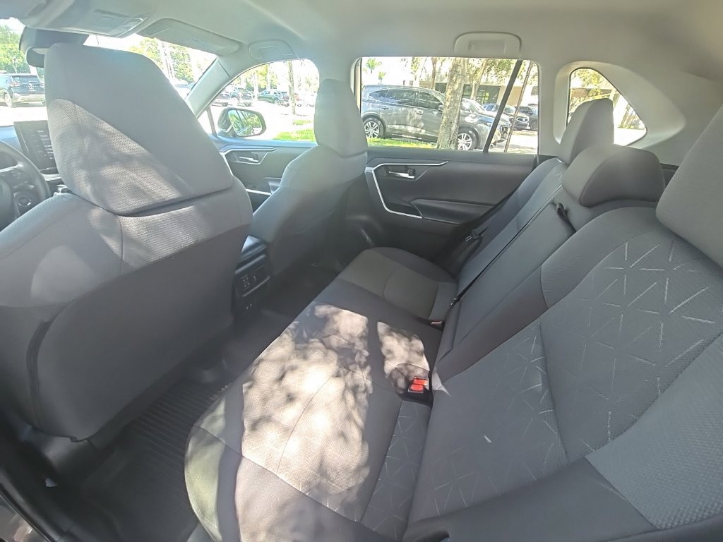 Used 2020 Toyota RAV4 XLE FWD image 29