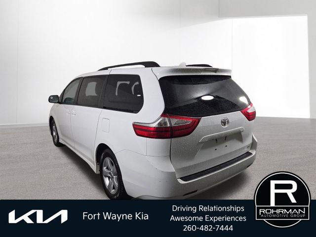 Used 2018 Toyota Sienna LE image 9