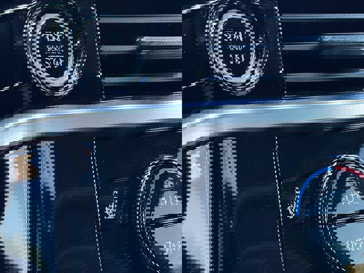 Used 2024 Nissan Pathfinder SV image 34