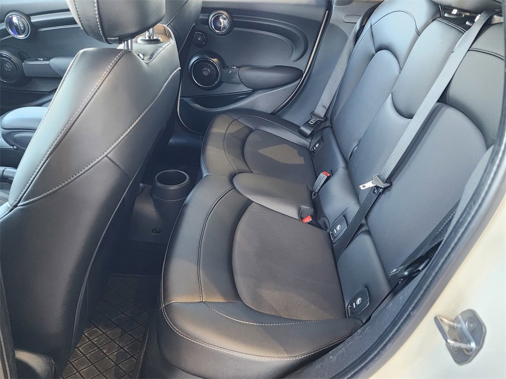 Used 2016 MINI Cooper 4-Door Hardtop image 14