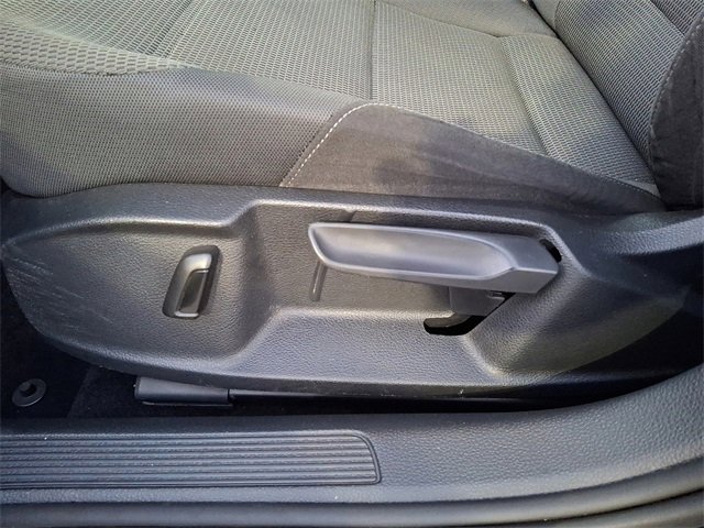 Used 2016 Volkswagen Golf S image 14