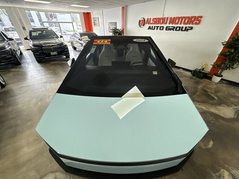 Used 2024 Tesla Cybertruck AWD Crew Cab image 33