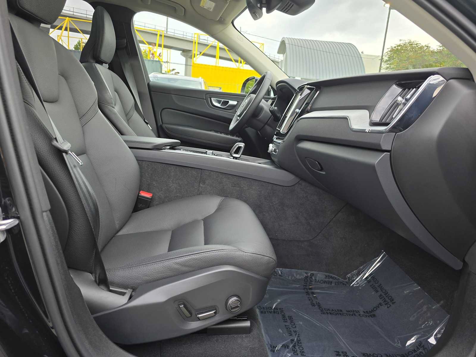 Used 2025 Volvo XC60 B5 Plus AWD/4WD image 10