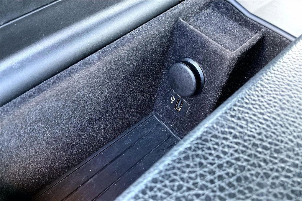 Used 2019 BMW 530e w/ M Sport Package image 26