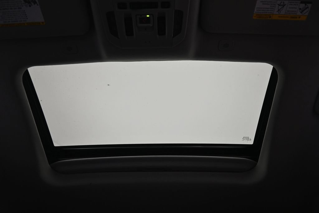 Used 2023 Toyota Highlander XLE AWD/4WD image 19