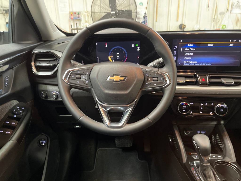 Used 2024 Chevrolet TrailBlazer LT w/ Convenience Package AWD/4WD image 17
