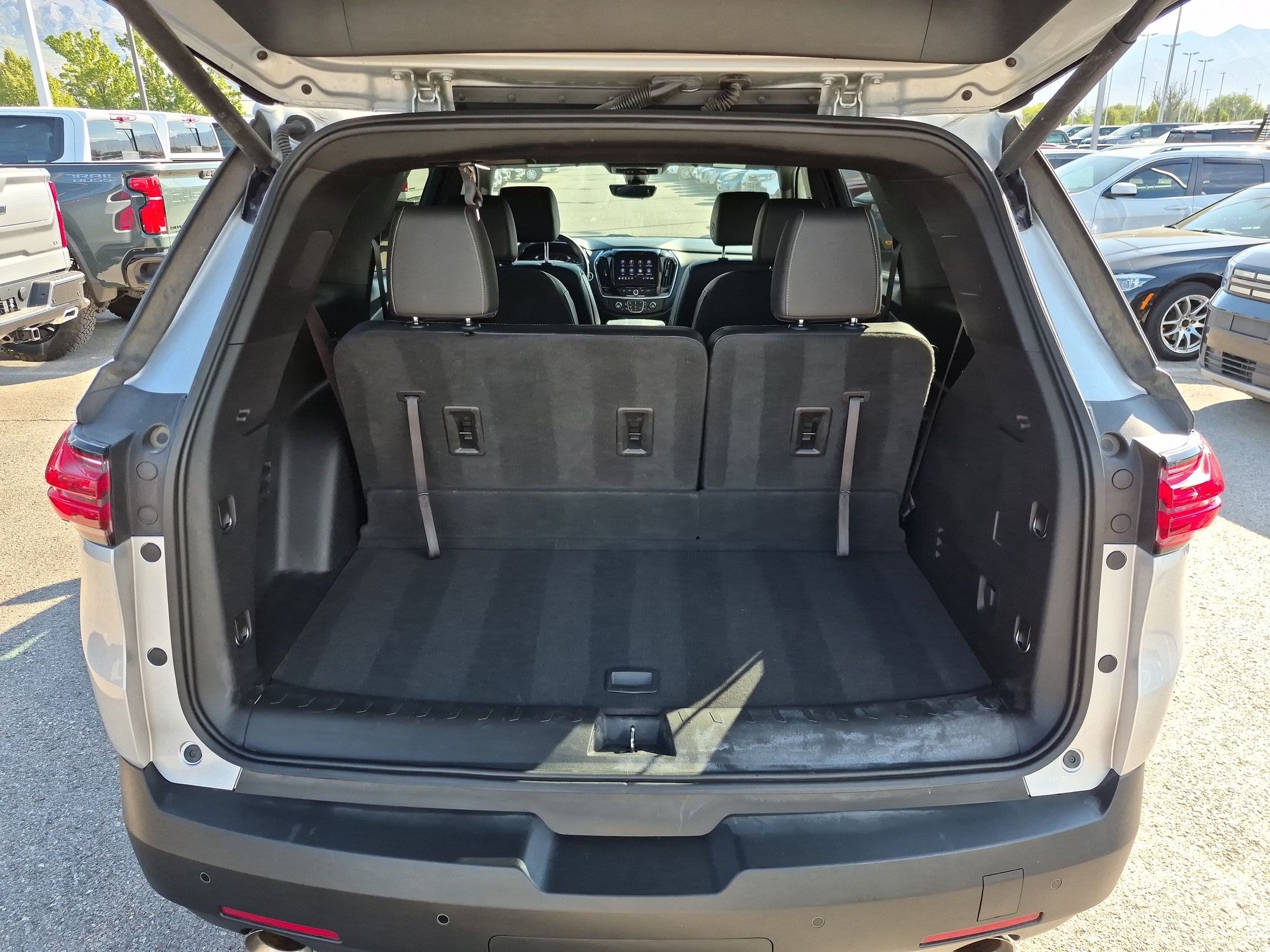 Used 2022 Chevrolet Traverse LT w/ LT Premium Package AWD/4WD image 28