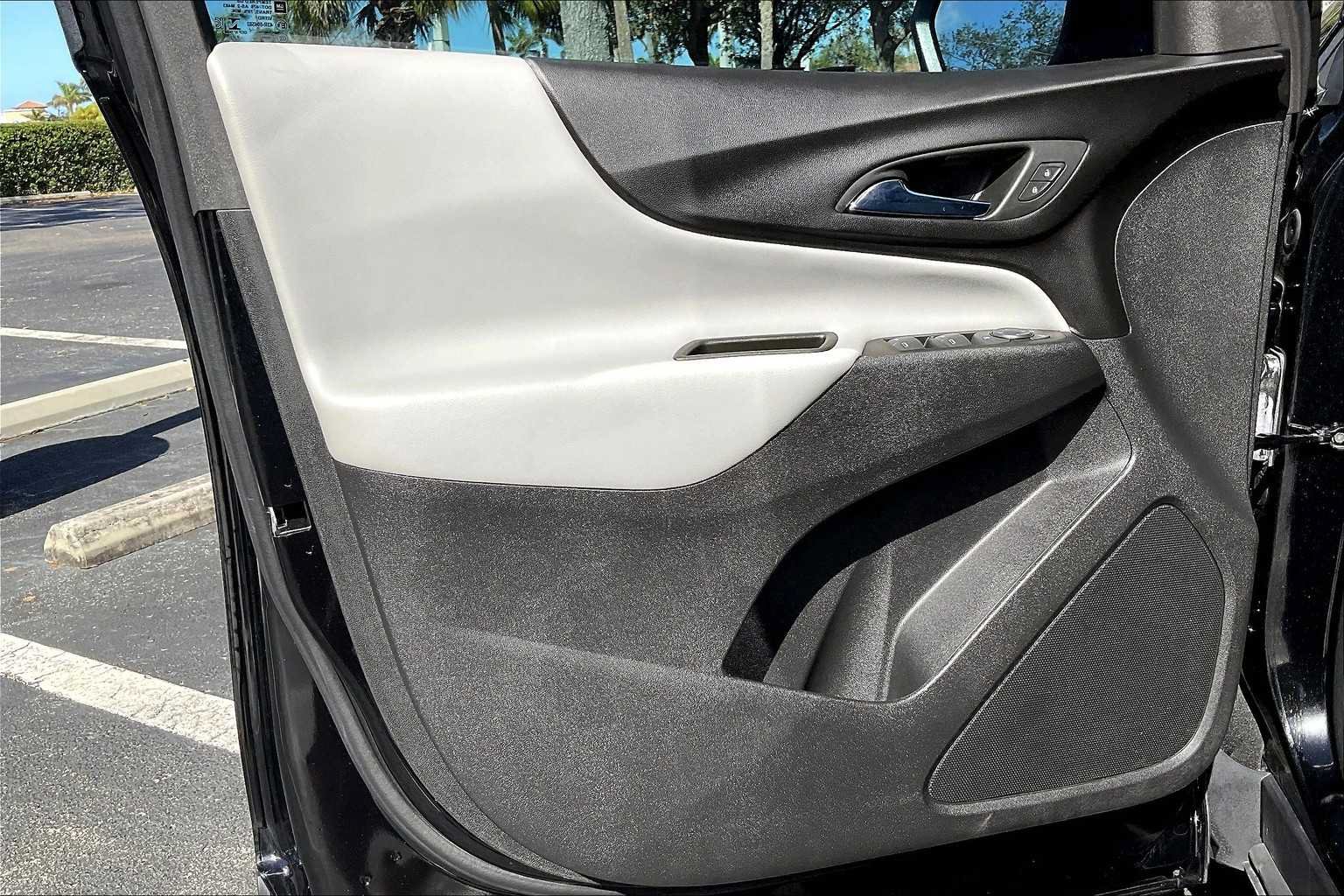 Used 2023 Chevrolet Equinox LS FWD image 22