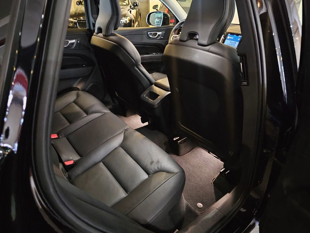 Certified 2023 Volvo XC60 B5 Plus AWD/4WD image 9