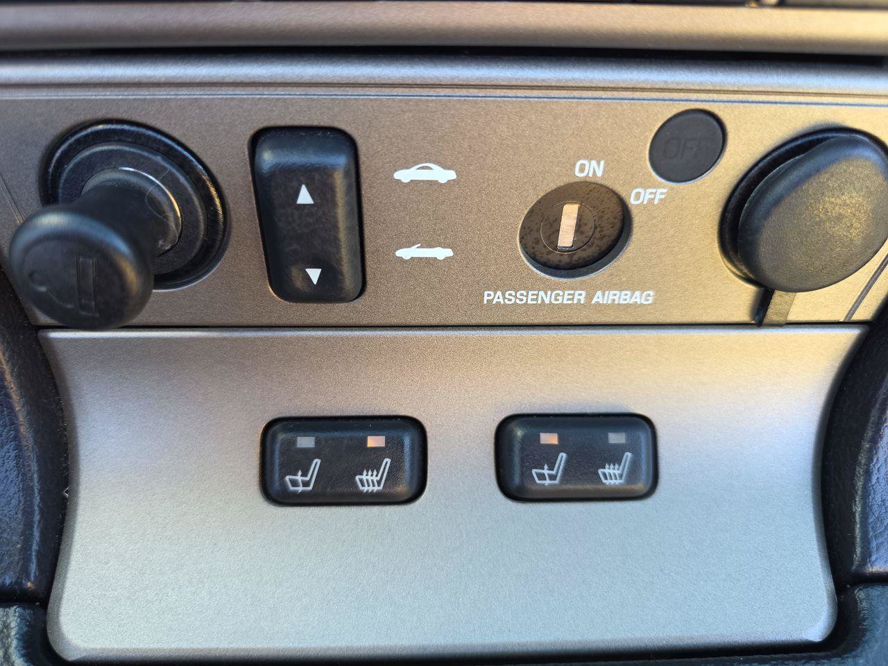 Used 2005 Ford Thunderbird RWD image 25