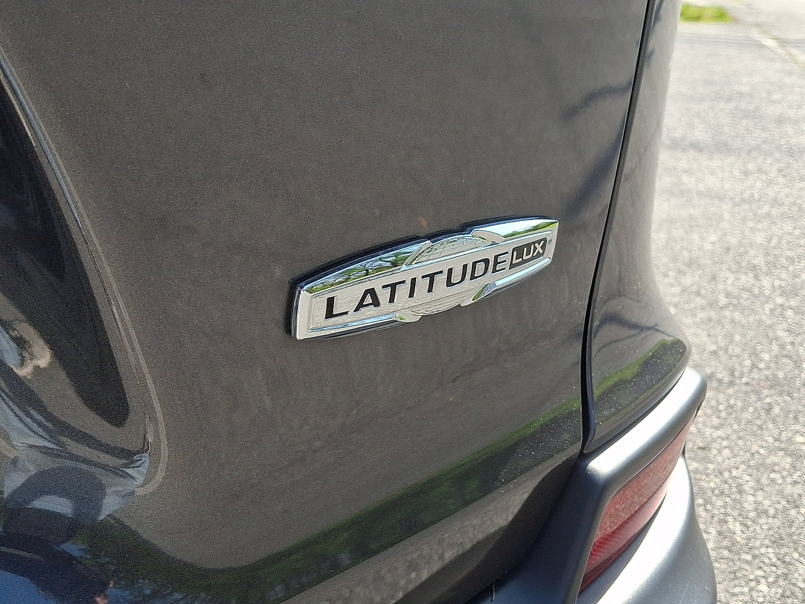 Used 2022 Jeep Cherokee Latitude Lux w/ Sun & Sound Group AWD/4WD image 33