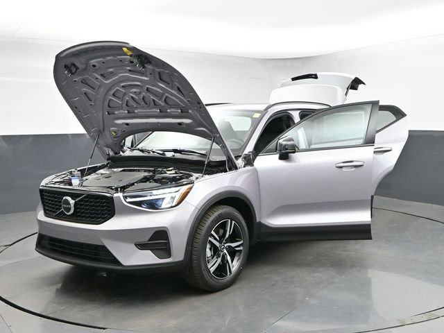 New 2026 Volvo XC40 B4 Core w/ Climate Package FWD image 52