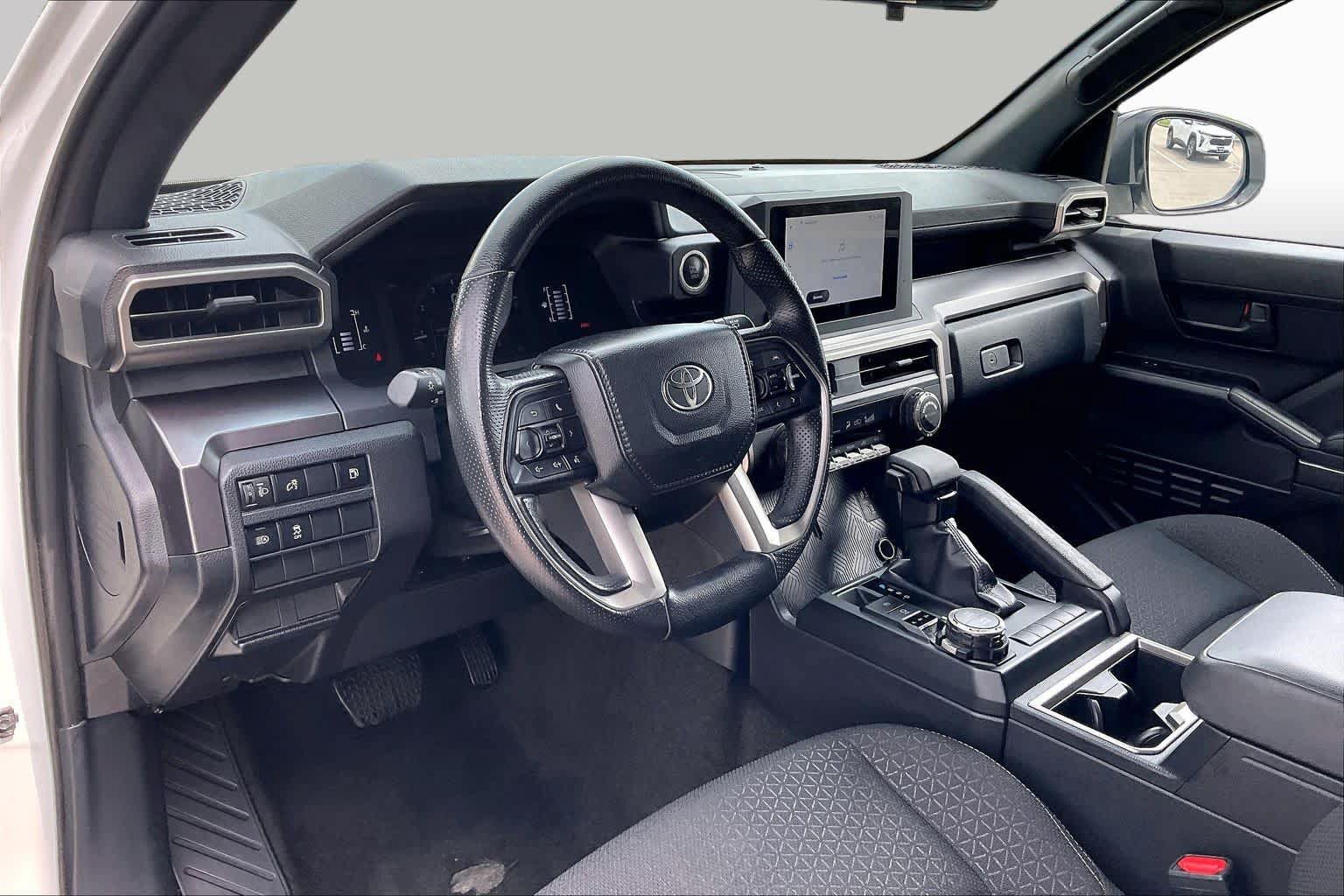 Used 2025 Toyota 4Runner SR5 AWD/4WD image 17
