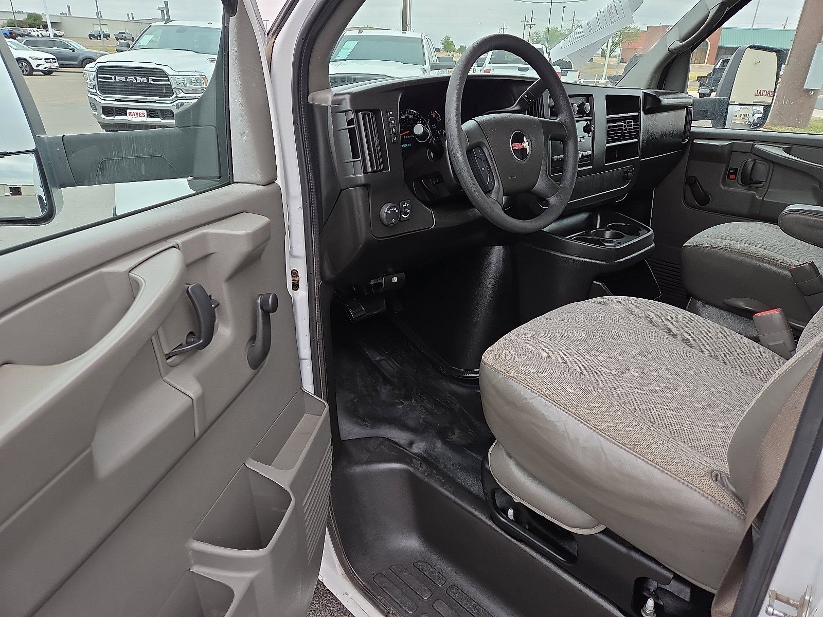 Used 2014 GMC Savana 3500 image 10