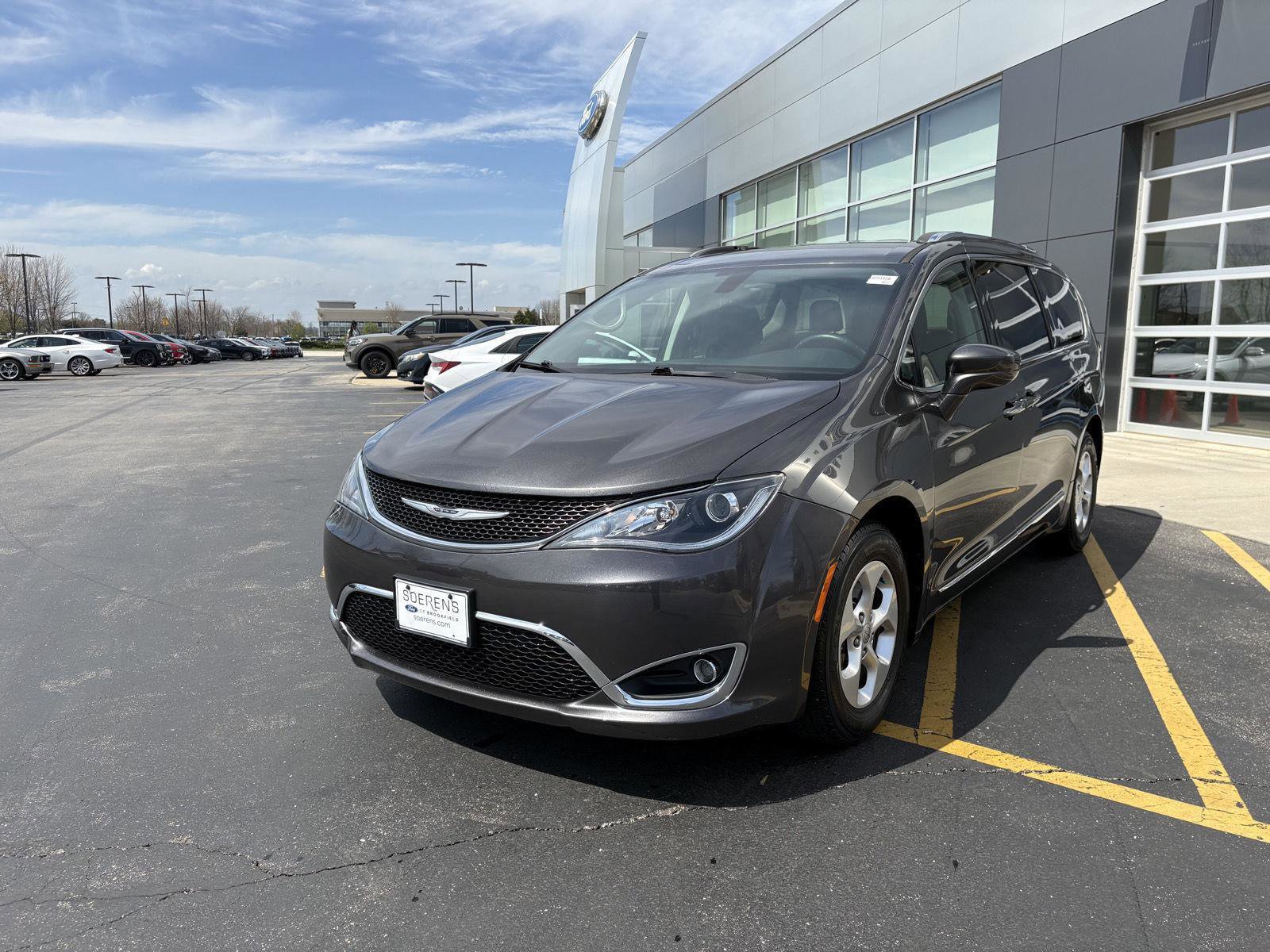 Used 2018 Chrysler Pacifica Touring-L Plus image 3