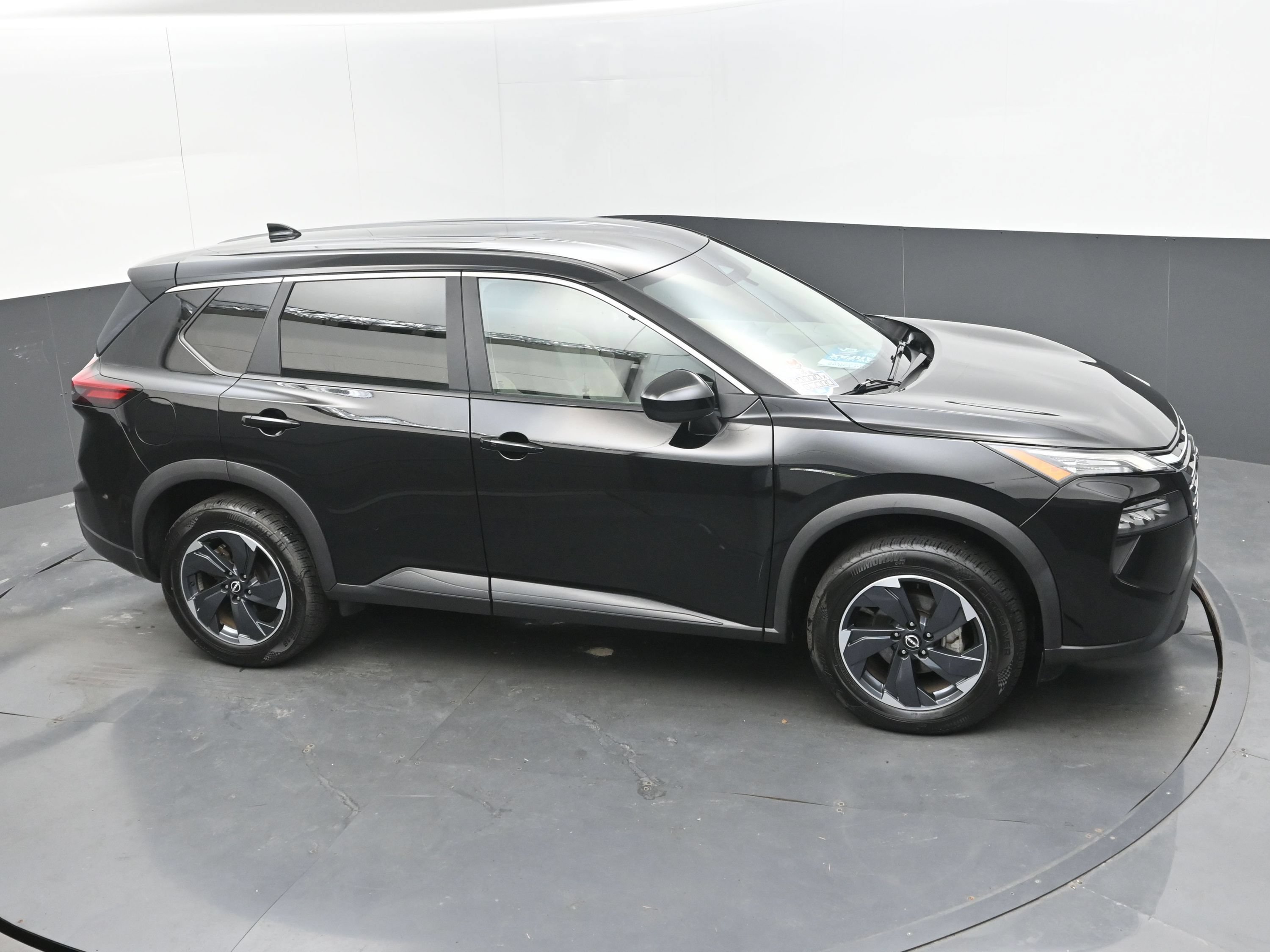 Used 2025 Nissan Rogue SV FWD image 35