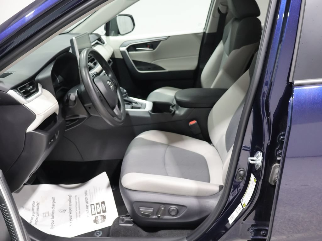 Used 2025 Toyota RAV4 XLE AWD/4WD image 10