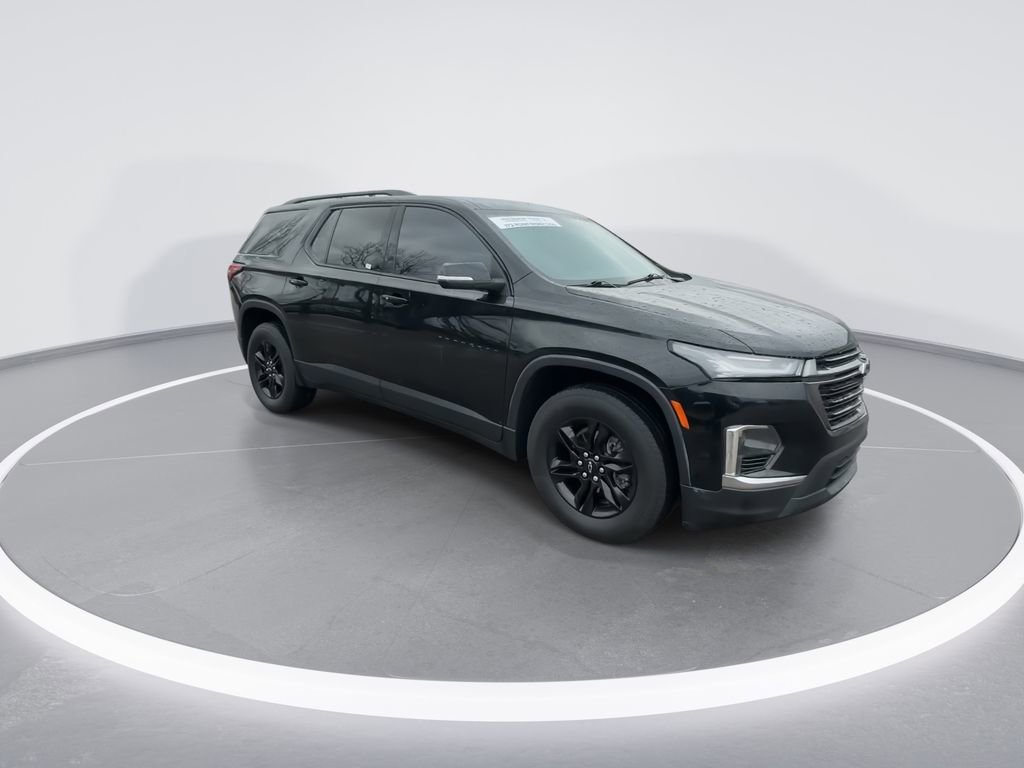 Used 2023 Chevrolet Traverse LT image 2