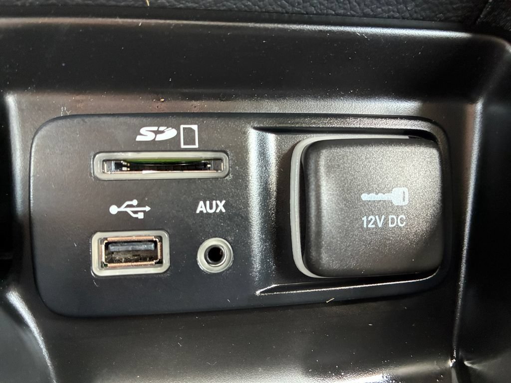 Used 2014 Jeep Cherokee Trailhawk w/ Comfort/Convenience Group AWD/4WD image 6
