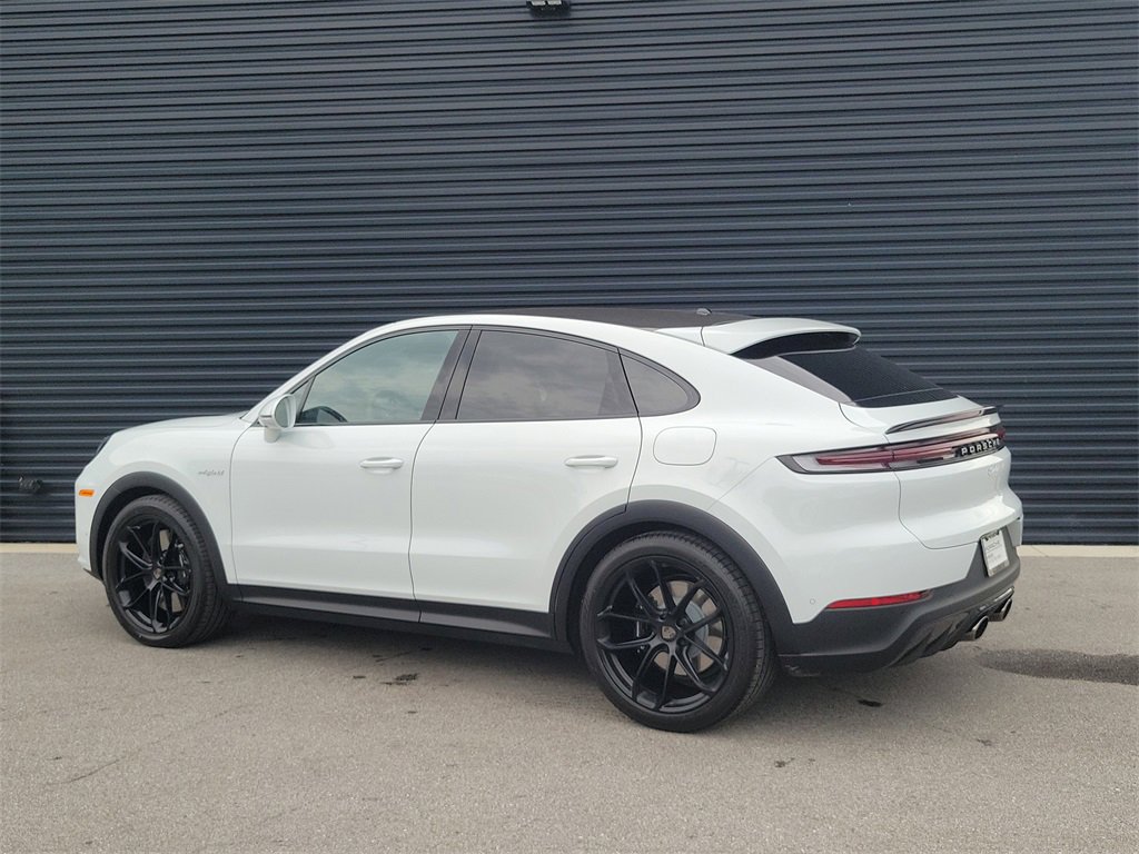 Used 2025 Porsche Cayenne Turbo image 3