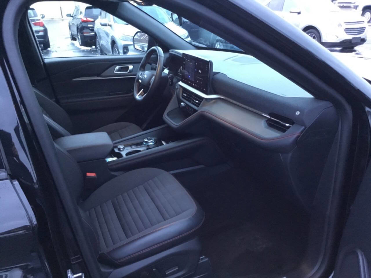 Used 2025 Ford Explorer ST-Line image 4