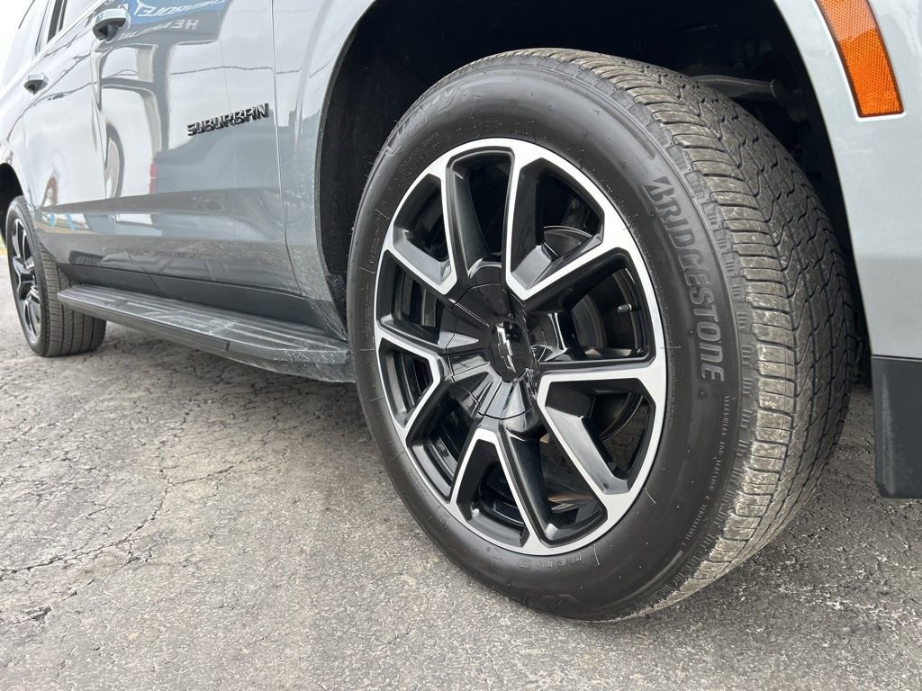 Used 2025 Chevrolet Suburban RST w/ Comfort Package AWD/4WD image 11