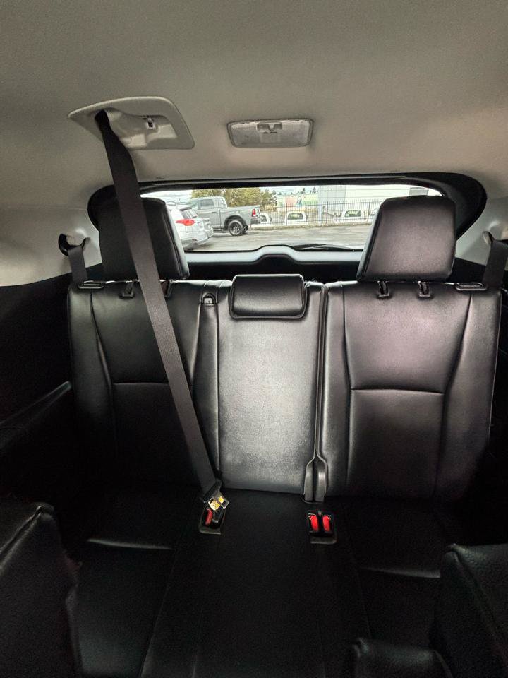 Used 2022 Toyota Highlander XLE AWD/4WD image 29