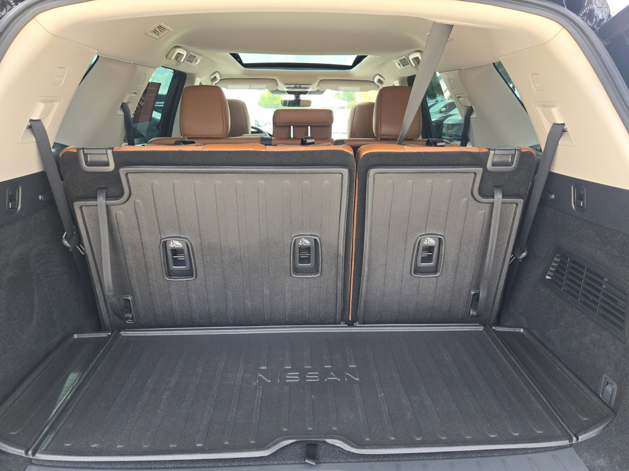 Certified 2025 Nissan Pathfinder Platinum w/ Cargo Package AWD/4WD image 26