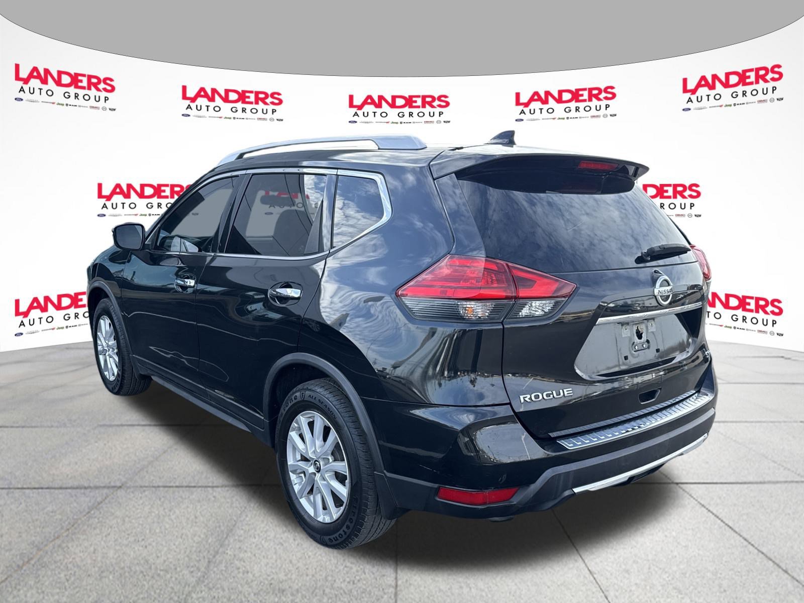 Used 2017 Nissan Rogue SV image 5