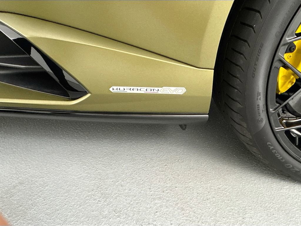 Used 2024 Lamborghini Huracan EVO AWD/4WD image 25