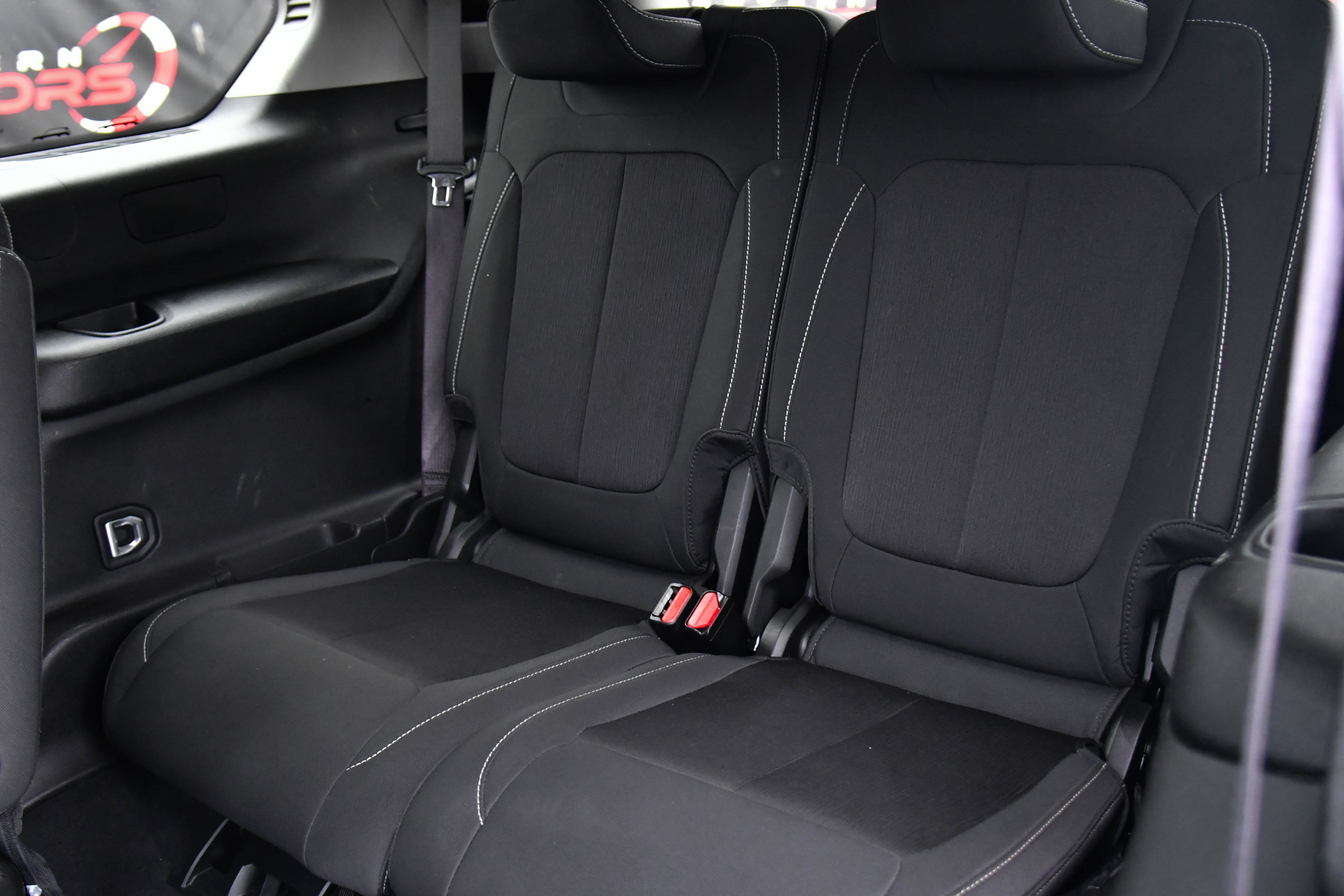 Used 2023 Jeep Grand Cherokee L Laredo image 36