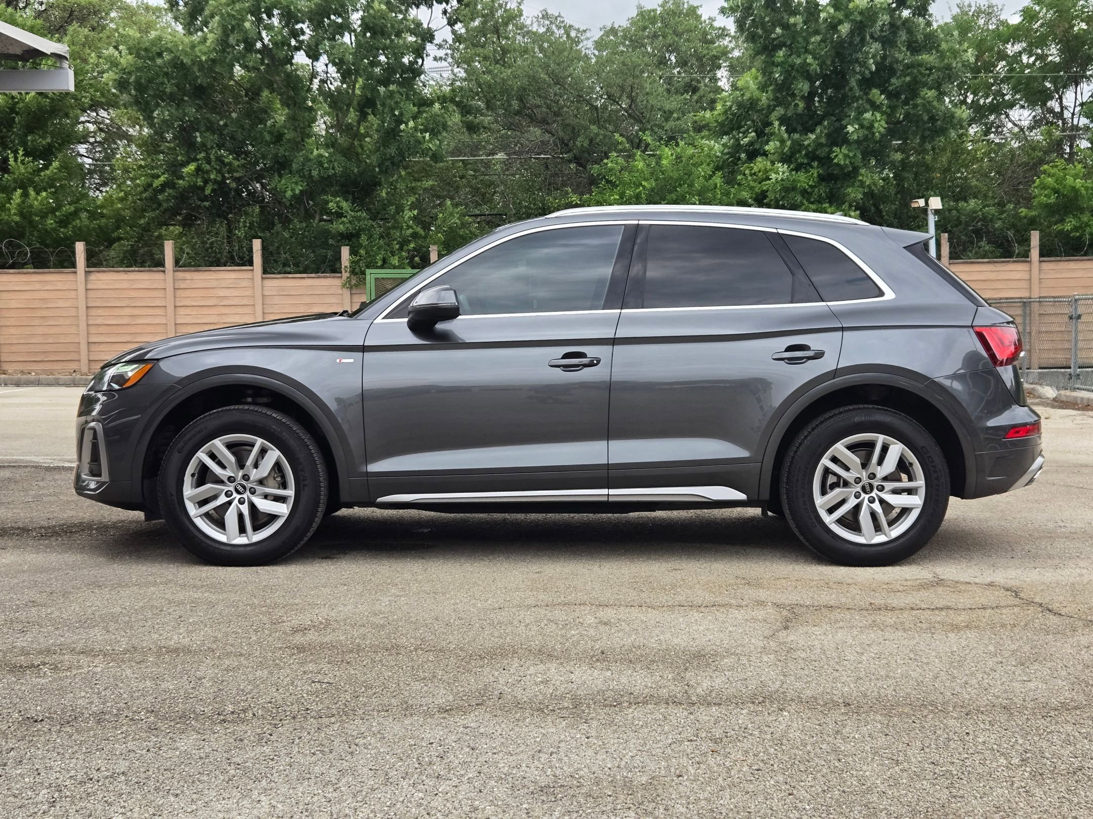 Used 2022 Audi Q5 2.0T Premium w/ Convenience Package image 6