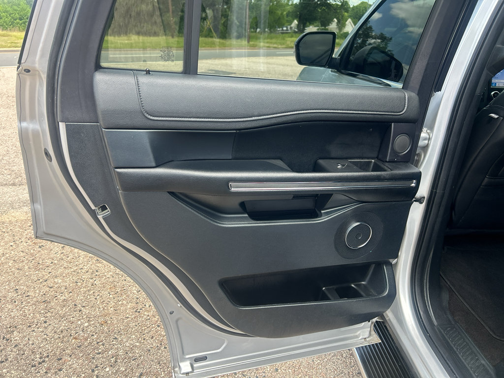 Used 2019 Ford Expedition XLT w/ Equipment Group 202A RWD image 8