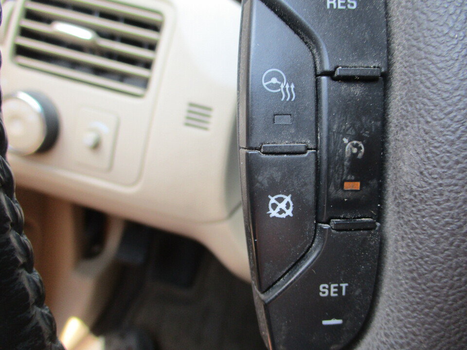 Used 2007 Buick Lucerne CXS w/ Driver Confidence Package FWD image 35