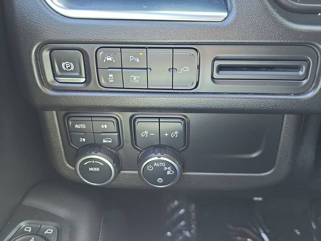 Used 2022 Chevrolet Tahoe LT w/ Luxury Package AWD/4WD image 18