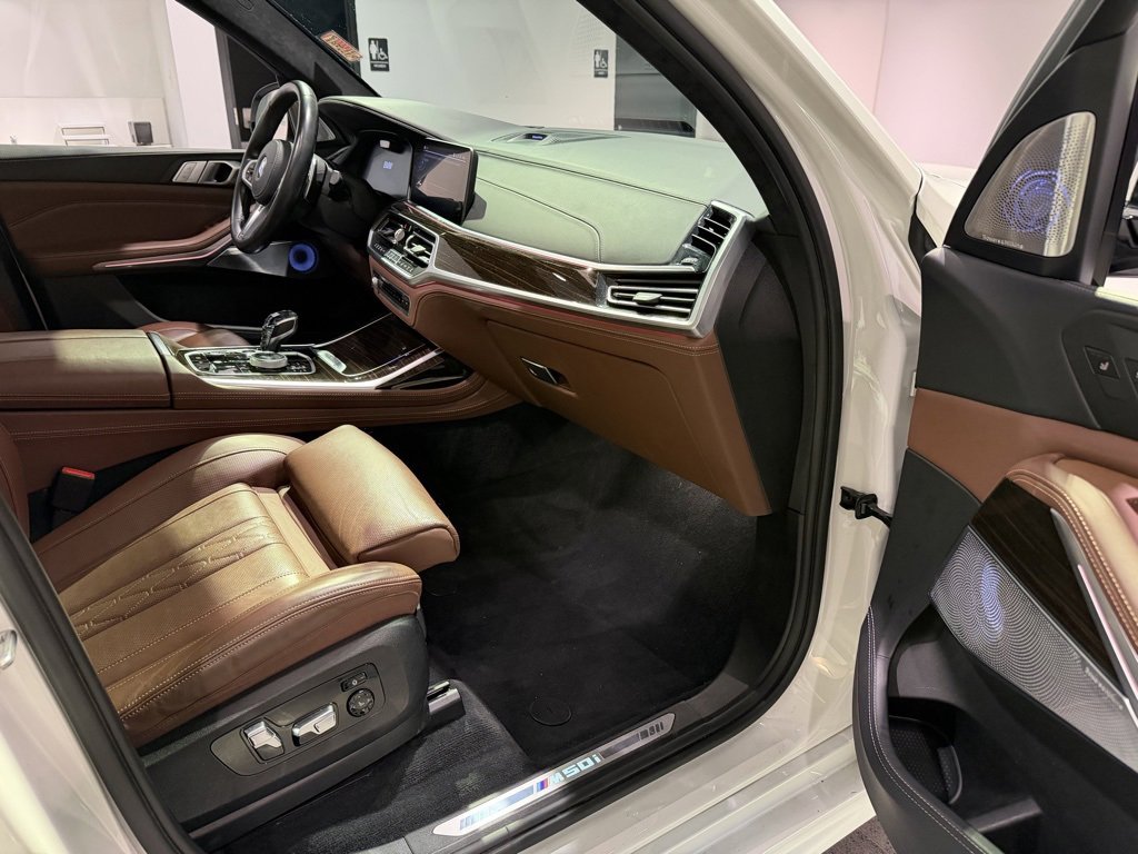 Used 2020 BMW X7 M50i image 23