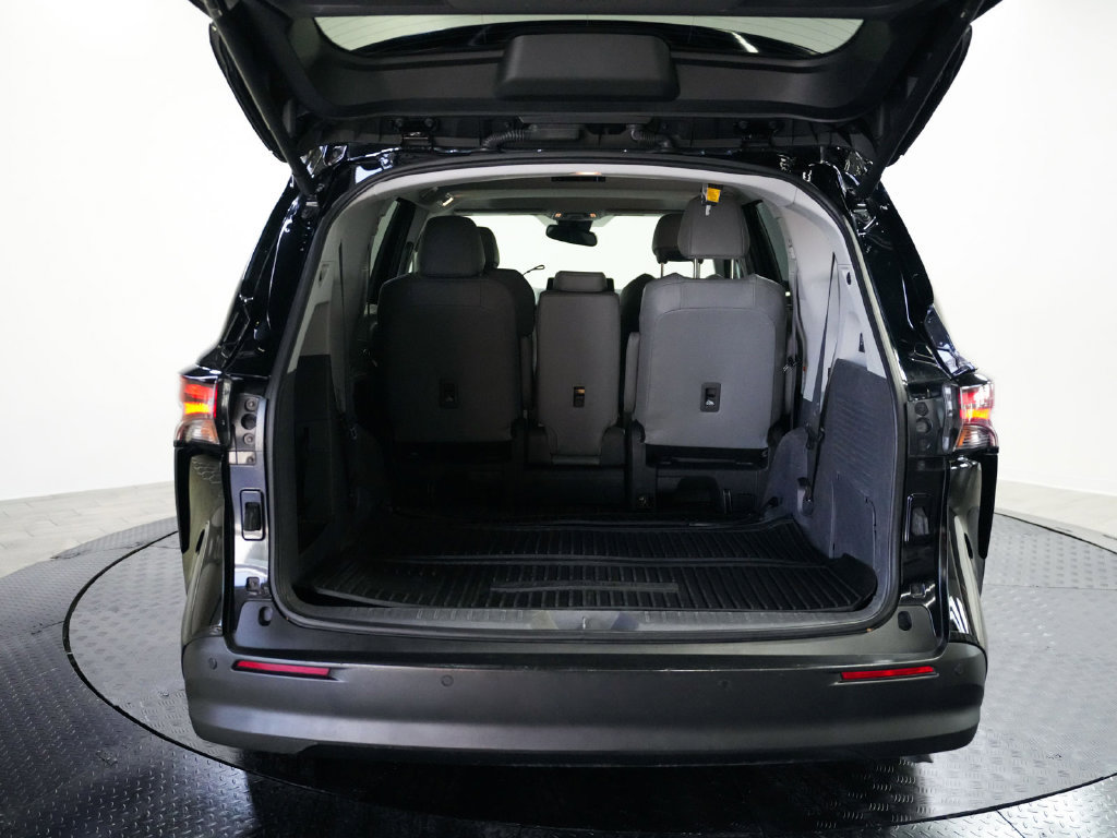 Used 2024 Toyota Sienna XLE w/ XLE Plus Package FWD image 39