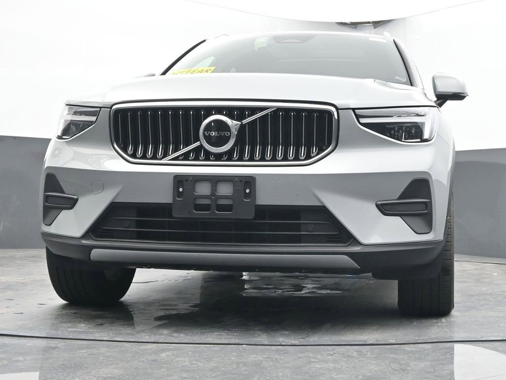 Used 2025 Volvo XC40 B5 Core image 39