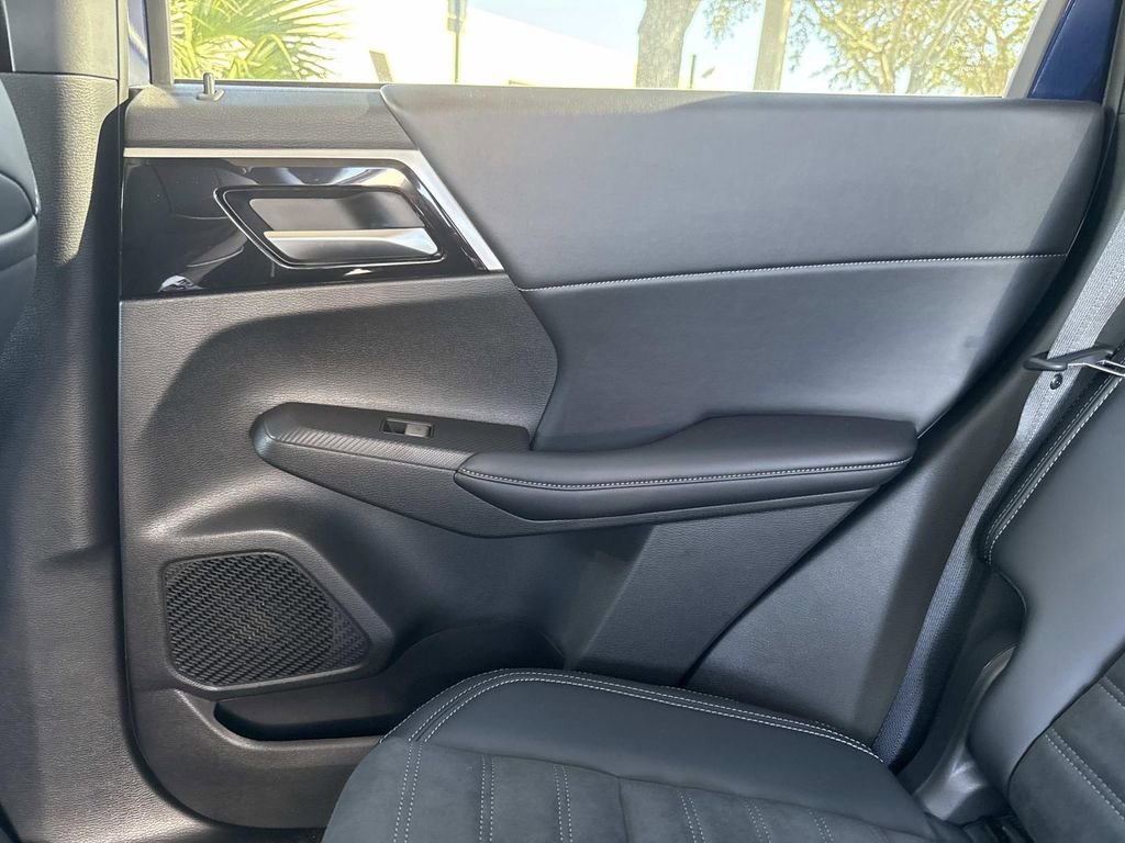 New 2025 Mitsubishi Outlander SE AWD/4WD image 16