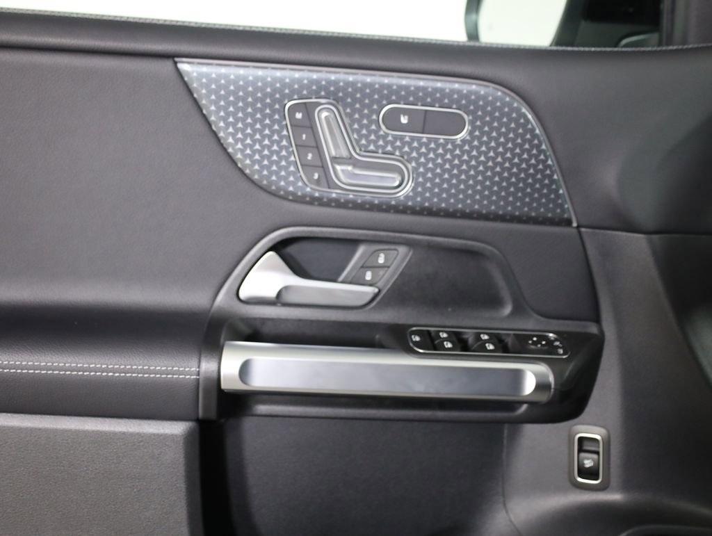 Certified 2025 Mercedes-Benz GLB 250 4MATIC image 9