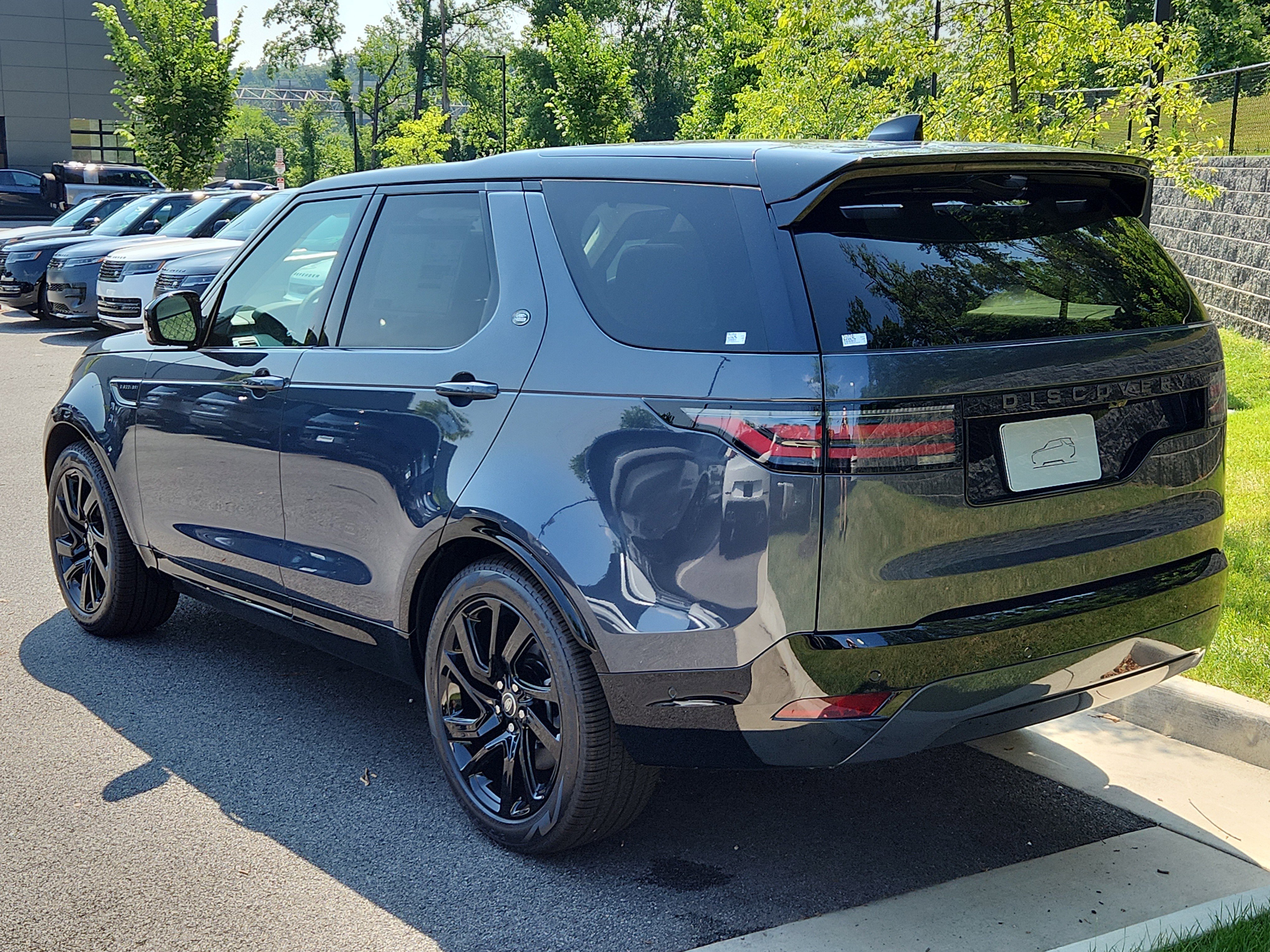 New 2025 Land Rover Discovery Dynamic SE image 12